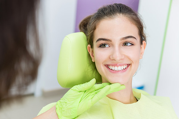 What Does The Dental Hygienist At A Dental Practice Do?